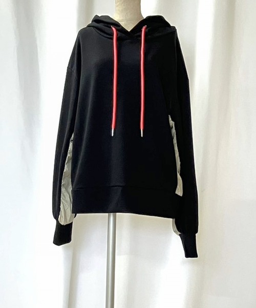 Q（キュー）の「ソフトダンボールドッキングパーカー（パーカー・レディース・ブラック/チャコールグレー・MEDIUM）」の6枚目の写真