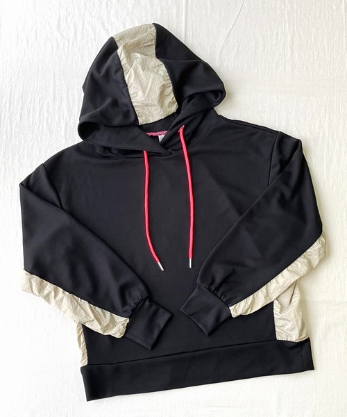 Q（キュー）の「ソフトダンボールドッキングパーカー（パーカー・レディース・ブラック/チャコールグレー・MEDIUM）」の9枚目の写真