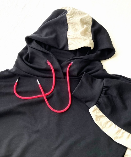 Q（キュー）の「ソフトダンボールドッキングパーカー（パーカー・レディース・ブラック/チャコールグレー・MEDIUM）」の11枚目の写真