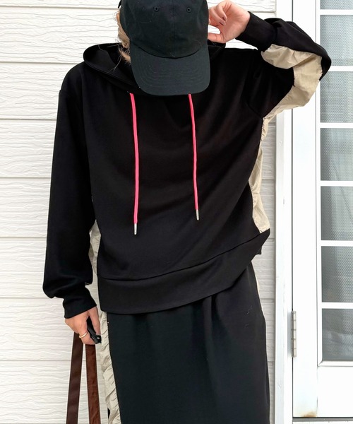 Q（キュー）の「ソフトダンボールドッキングパーカー（パーカー・レディース・ブラック/チャコールグレー・MEDIUM）」の17枚目の写真