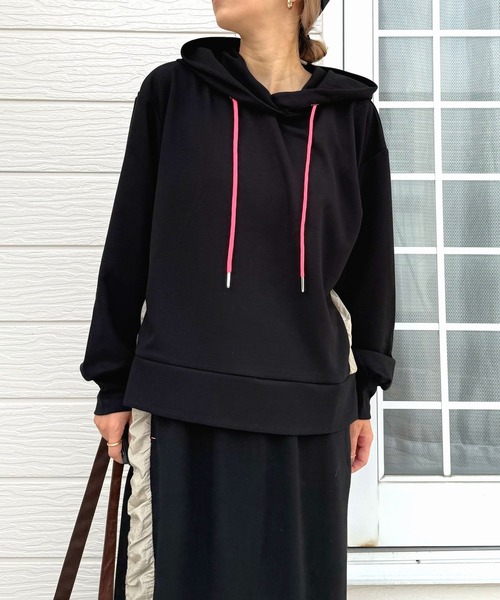 Q（キュー）の「ソフトダンボールドッキングパーカー（パーカー・レディース・ブラック/チャコールグレー・MEDIUM）」の18枚目の写真