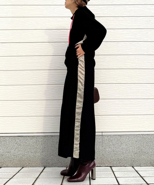 Q（キュー）の「ソフトダンボールドッキングパーカー（パーカー・レディース・ブラック/チャコールグレー・MEDIUM）」の22枚目の写真