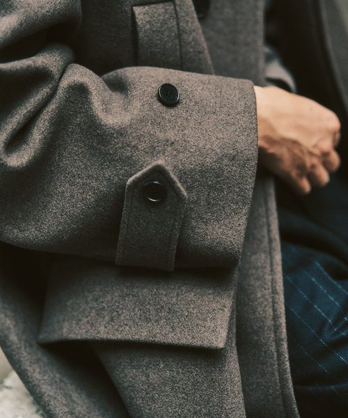 417 EDIFICE(フォーワンセブンエディフィス)の「ANOTHER OFFICE 417別注 Voyager Bold Balmacaan Coat バルマカーンコート(ステンカラーコート・メンズ・ブラウン・1/2/3)」の16枚目の写真