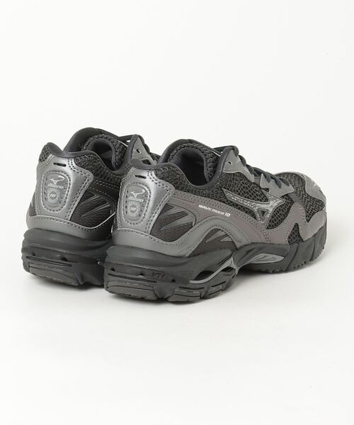 MIZUNO（ミズノ　）の「ミズノ  ウエーブライダー10（スニーカー・メンズ・ブラック×ブラック・23.0cm/23.5cm/24.0cm/24.5cm/25.5cm/26.0cm/26.5cm/27.0cm/27.5cm/28.5cm/29.0cm/30.0cm/28.0cm/25.0cm）」の2枚目の写真