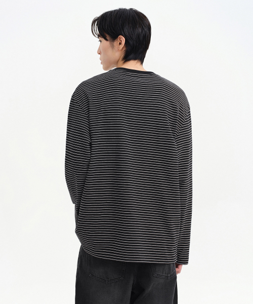 MUSINSA STANDARD（ムシンサスタンダード）の「ピンストライプリラックスド長袖Tシャツ[ブラック/ホワイト]（Tシャツ/カットソー・メンズ・その他・SMALL/X-LARGE/XX-LARGE/MEDIUM/LARGE）」の3枚目の写真