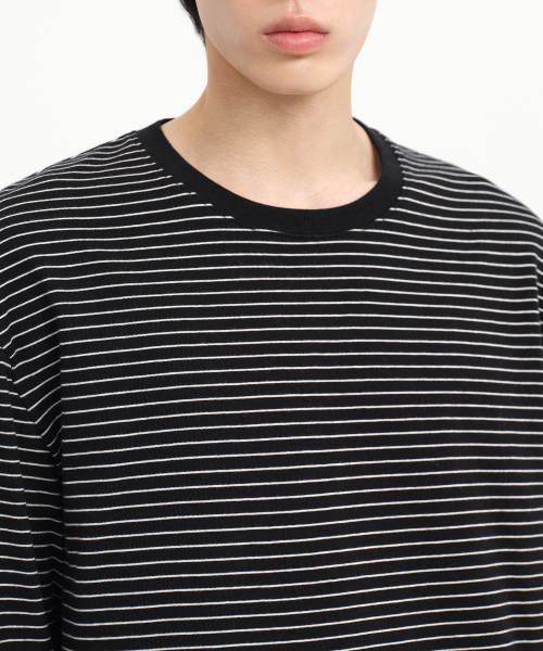 MUSINSA STANDARD（ムシンサスタンダード）の「ピンストライプリラックスド長袖Tシャツ[ブラック/ホワイト]（Tシャツ/カットソー・メンズ・その他・SMALL/X-LARGE/XX-LARGE/MEDIUM/LARGE）」の4枚目の写真