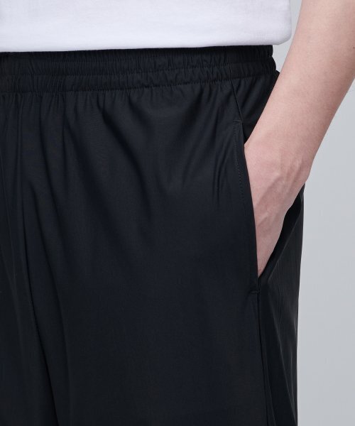 MUSINSA STANDARD（ムシンサスタンダード）の「[クールタンダード] クーリングワイドバンディングパンツ [ブラック]（スウェットパンツ・メンズ・その他・40/38/42/36/34/32/30/26/28）」の6枚目の写真