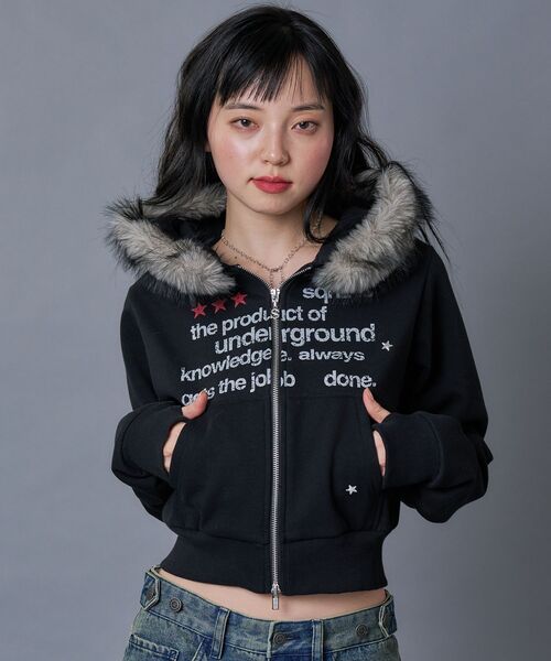SEQUENZ（シークエンズ）の「※WEB限定 / フェイクファー / レディース短丈ジップパーカー / sqnzfur zip pk（パーカー・レディース・ダークネイビー/ライトグレー/ブラック/ピンク系その他2・FREE）」の5枚目の写真