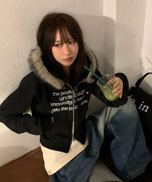 SEQUENZ（シークエンズ）の「※WEB限定 / フェイクファー / レディース短丈ジップパーカー / sqnzfur zip pk（パーカー・レディース・ダークネイビー/ライトグレー/ブラック/ピンク系その他2・FREE）」の9枚目の写真