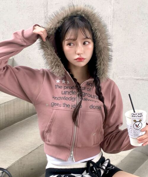 SEQUENZ（シークエンズ）の「※WEB限定 / フェイクファー / レディース短丈ジップパーカー / sqnzfur zip pk（パーカー・レディース・ダークネイビー/ライトグレー/ブラック/ピンク系その他2・FREE）」の13枚目の写真