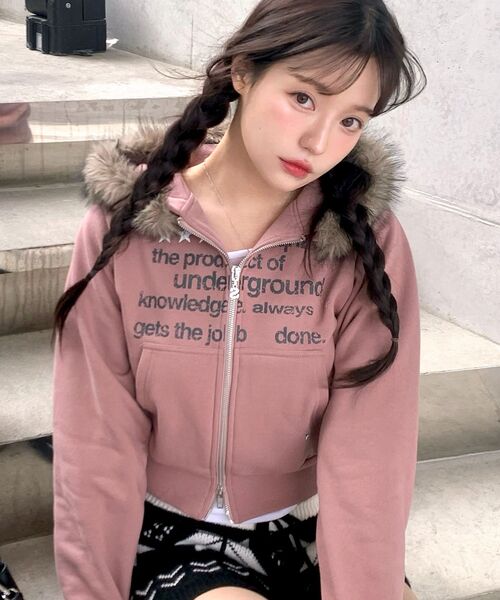 SEQUENZ（シークエンズ）の「※WEB限定 / フェイクファー / レディース短丈ジップパーカー / sqnzfur zip pk（パーカー・レディース・ダークネイビー/ライトグレー/ブラック/ピンク系その他2・FREE）」の14枚目の写真