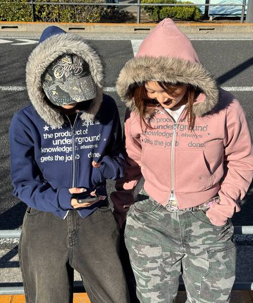SEQUENZ（シークエンズ）の「※WEB限定 / フェイクファー / レディース短丈ジップパーカー / sqnzfur zip pk（パーカー・レディース・ダークネイビー/ライトグレー/ブラック/ピンク系その他2・FREE）」の18枚目の写真