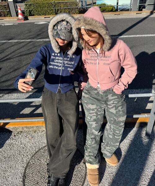 SEQUENZ（シークエンズ）の「※WEB限定 / フェイクファー / レディース短丈ジップパーカー / sqnzfur zip pk（パーカー・レディース・ダークネイビー/ライトグレー/ブラック/ピンク系その他2・FREE）」の20枚目の写真