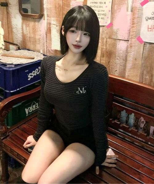 MUCENT（ムセント）の「エマVネックストライプロングスリーブTシャツ（3カラー）（Tシャツ/カットソー・レディース・チャコールグレー×ブラック/ホワイト×ブラック/グレー×ホワイト・FREE）」の20枚目の写真