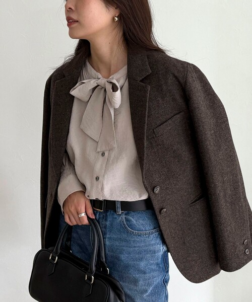 fredy emue(フレディエミュ)の「ボウタイギャザーブラウス(シャツ/ブラウス・レディース・ブラック/オフホワイト/ベージュ・38)」の7枚目の写真