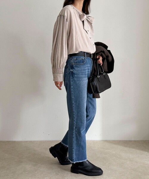 fredy emue(フレディエミュ)の「ボウタイギャザーブラウス(シャツ/ブラウス・レディース・ブラック/オフホワイト/ベージュ・38)」の10枚目の写真