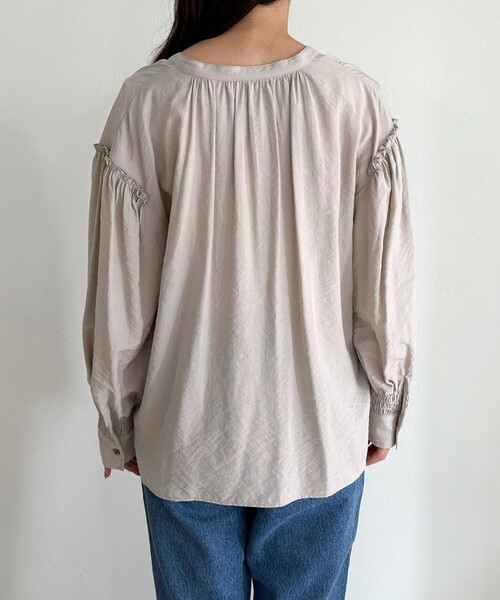 fredy emue(フレディエミュ)の「ボウタイギャザーブラウス(シャツ/ブラウス・レディース・ブラック/オフホワイト/ベージュ・38)」の20枚目の写真