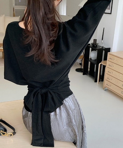 COCOMOMO(ココモモ)の「バックリボンニット Vネック ドルマン リボン ニット 長袖 トップス 春ニット 春服 秋服 冬服(ニット/セーター・レディース・ブラック/ライトグレー/ベージュ/ネイビー・FREE)」の2枚目の写真