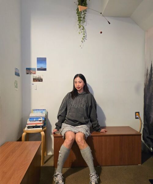 LIMELIGHT APPAREL(ライムライトアパレル)の「アパレルピグメントアーチロゴオーバーサイズフードパーカー(チャコール/ライムライト)(パーカー・メンズ・その他・SMALL/MEDIUM/LARGE/X-LARGE)」の5枚目の写真
