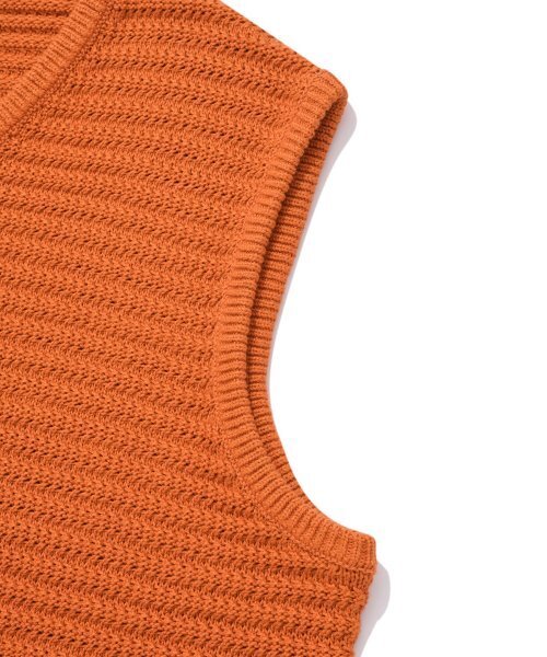 COVERNAT(カバーナット)の「Vネックニットベストオレンジ(ベスト・レディース・その他・LARGE/MEDIUM/SMALL/X-LARGE)」の4枚目の写真