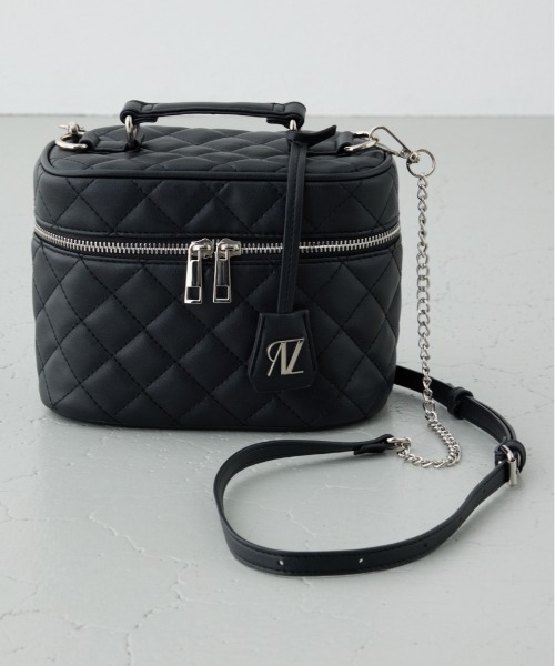 AZUL by moussy(アズールバイマウジー)の「チャームセットバニティバッグ(ショルダーバッグ・レディース・ブラック/レッド/アンティークシルバー・FREE)」の2枚目の写真