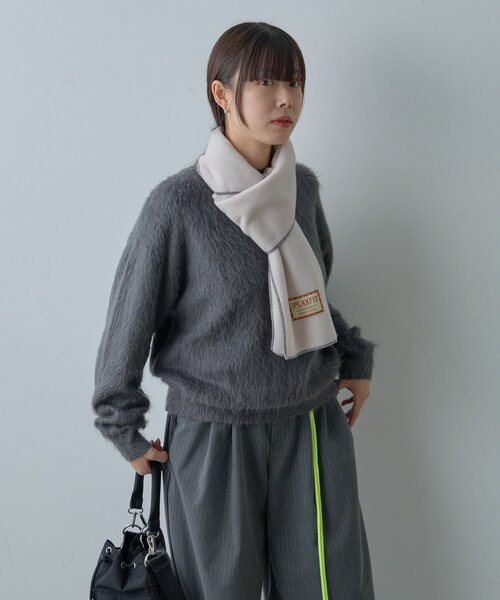 WHIMSIC（ウィムジック）の「【UNISEX/2サイズ展開】アンゴラブレンドシャギーニットプルオーバー（ニット/セーター・メンズ・チャコールグレー/ライトベージュ/サックスブルー/レッド・1/2）」の8枚目の写真