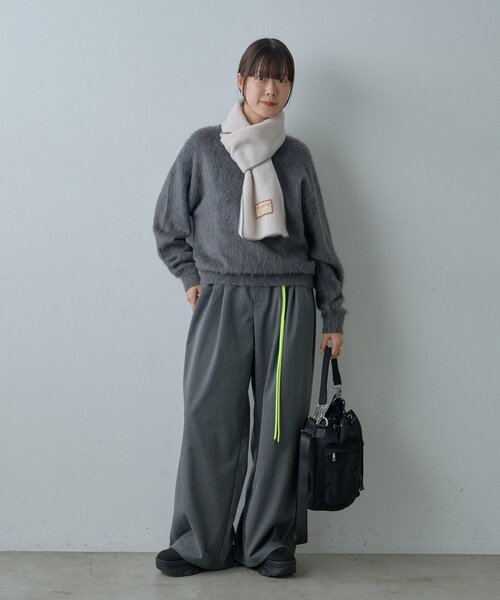 WHIMSIC（ウィムジック）の「【UNISEX/2サイズ展開】アンゴラブレンドシャギーニットプルオーバー（ニット/セーター・メンズ・チャコールグレー/ライトベージュ/サックスブルー/レッド・1/2）」の9枚目の写真