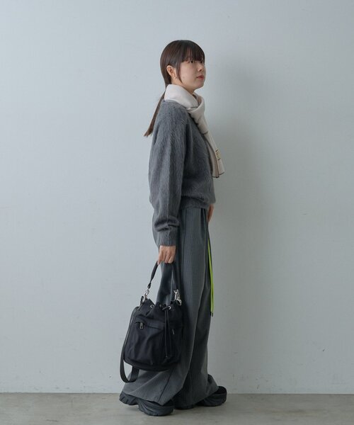 WHIMSIC（ウィムジック）の「【UNISEX/2サイズ展開】アンゴラブレンドシャギーニットプルオーバー（ニット/セーター・メンズ・チャコールグレー/ライトベージュ/サックスブルー/レッド・1/2）」の10枚目の写真