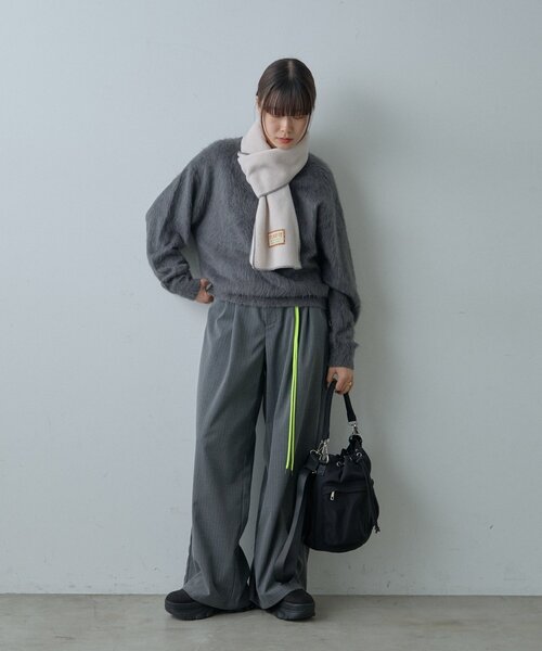 WHIMSIC（ウィムジック）の「【UNISEX/2サイズ展開】アンゴラブレンドシャギーニットプルオーバー（ニット/セーター・メンズ・チャコールグレー/ライトベージュ/サックスブルー/レッド・1/2）」の11枚目の写真