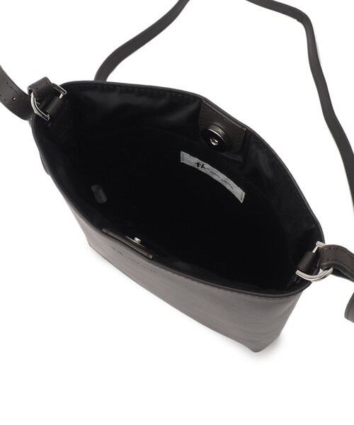 tk.TAKEO KIKUCHI(ティーケータケオキクチ)の「【WEB限定】リアルレザーショルダーポーチ(ショルダーバッグ・メンズ・ブラック/ダークブラウン・00)」の12枚目の写真