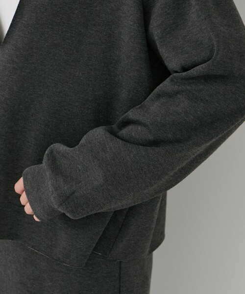 Jayro(ジャイロ)の「キーネック裏シャギートップス(Tシャツ/カットソー・レディース・チャコールグレー/ネイビー/イエロー・M)」の4枚目の写真