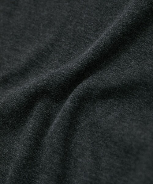 Jayro(ジャイロ)の「キーネック裏シャギートップス(Tシャツ/カットソー・レディース・チャコールグレー/ネイビー/イエロー・M)」の7枚目の写真