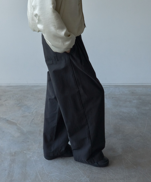LETOILE(レトワール)の「COTTON PLEATED WIDE PANTS(その他パンツ・レディース・ブラック・SMALL/MEDIUM)」の2枚目の写真