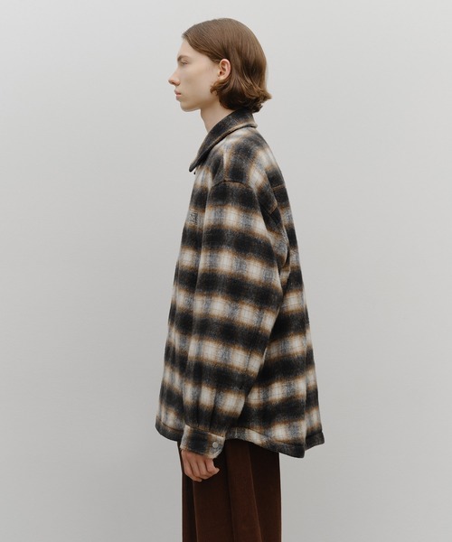 MARITHE + FRANCOIS GIRBAUD(マリテフランソワジルボー)の「CLASSIC LOGO OVERSIZED FLANNEL CHECK SHIRT JACKET(ブルゾン・レディース・Beige/Black・LARGE/MEDIUM/SMALL/X-LARGE)」の4枚目の写真