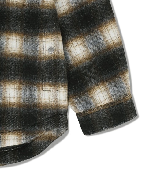 MARITHE + FRANCOIS GIRBAUD(マリテフランソワジルボー)の「CLASSIC LOGO OVERSIZED FLANNEL CHECK SHIRT JACKET(ブルゾン・レディース・Beige/Black・LARGE/MEDIUM/SMALL/X-LARGE)」の11枚目の写真