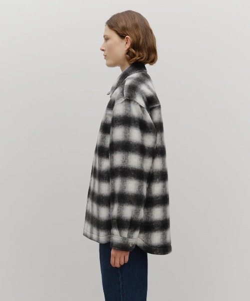 MARITHE + FRANCOIS GIRBAUD(マリテフランソワジルボー)の「CLASSIC LOGO OVERSIZED FLANNEL CHECK SHIRT JACKET(ブルゾン・レディース・Beige/Black・LARGE/MEDIUM/SMALL/X-LARGE)」の15枚目の写真