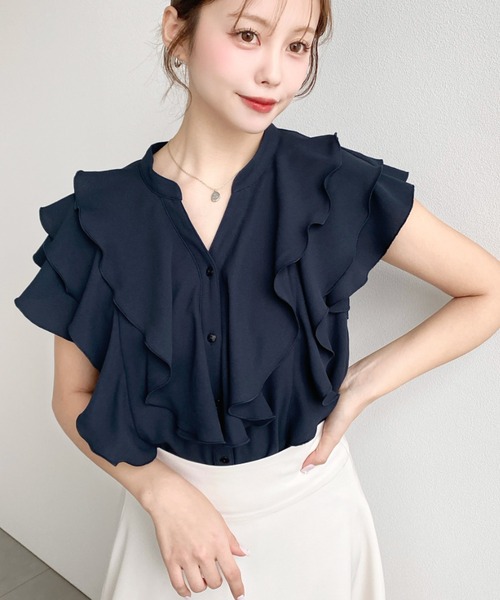 moment+（モーメントプラス）の「厚手シフォンキーネックラッフルフリルブラウス（シャツ/ブラウス・レディース・オフホワイト/ライトベージュ/ブラック/ネイビー・M）」の4枚目の写真