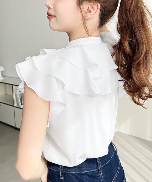 moment+（モーメントプラス）の「厚手シフォンキーネックラッフルフリルブラウス（シャツ/ブラウス・レディース・オフホワイト/ライトベージュ/ブラック/ネイビー・M）」の9枚目の写真