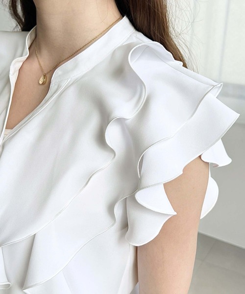 moment+（モーメントプラス）の「厚手シフォンキーネックラッフルフリルブラウス（シャツ/ブラウス・レディース・オフホワイト/ライトベージュ/ブラック/ネイビー・M）」の12枚目の写真