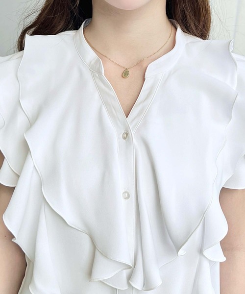 moment+（モーメントプラス）の「厚手シフォンキーネックラッフルフリルブラウス（シャツ/ブラウス・レディース・オフホワイト/ライトベージュ/ブラック/ネイビー・M）」の11枚目の写真
