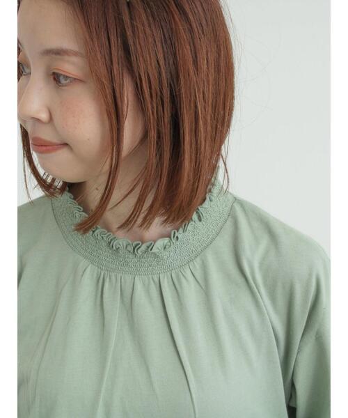 Samansa Mos2（サマンサ モスモス）の「【吸湿発熱】襟スモッキングカットソー（Tシャツ/カットソー・レディース・ブラック/ベージュ/ミント/オフホワイト・F）」の9枚目の写真