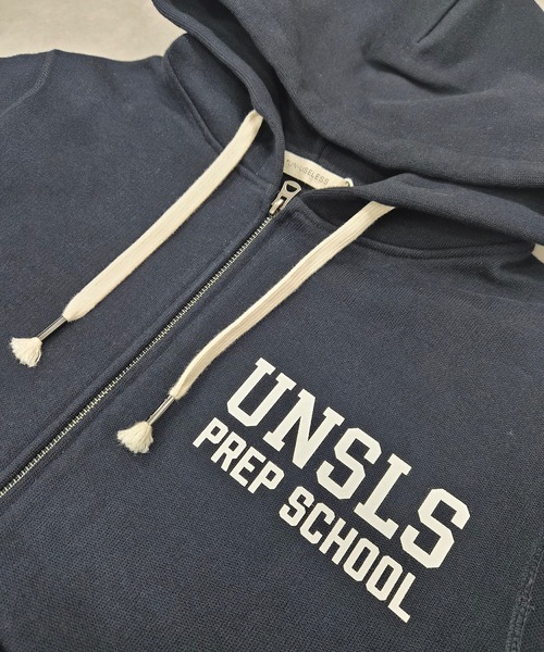 UN-USELESS(アンユースレス)の「【UN-USELESS】アンユースレス/ UNSLS PREP LOGO HOODED SWKNIT(パーカー・メンズ・グレー/ブラック/ネイビー・MEDIUM/LARGE/X-LARGE/SMALL)」の6枚目の写真