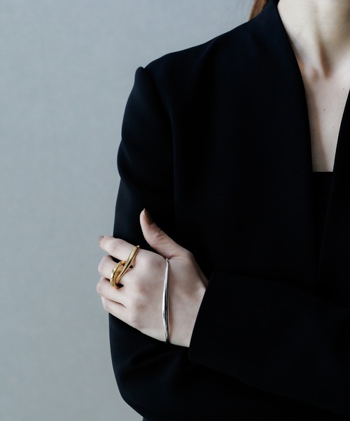 ISOLATION（アイソレーション）の「【ISOLATION / アイソレーション】Curve Palm Bangle /  カーブパームバングル（バングル/リストバンド・レディース・シルバー・S/M/L）」の11枚目の写真