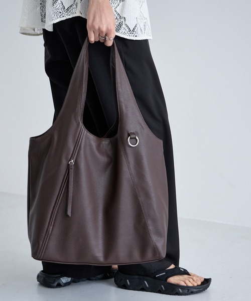 RAGEBLUE(レイジブルー)の「Tassel Zipp Synthetic Leather Tote Bag/タッセルジップ シンセティックレザートートバッグ(トートバッグ・メンズ・ブラウン/ブラック/ブラック系その他・FREE)」の17枚目の写真