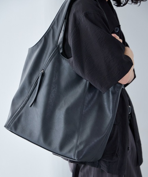 RAGEBLUE(レイジブルー)の「Tassel Zipp Synthetic Leather Tote Bag/タッセルジップ シンセティックレザートートバッグ(トートバッグ・メンズ・ブラウン/ブラック/ブラック系その他・FREE)」の15枚目の写真