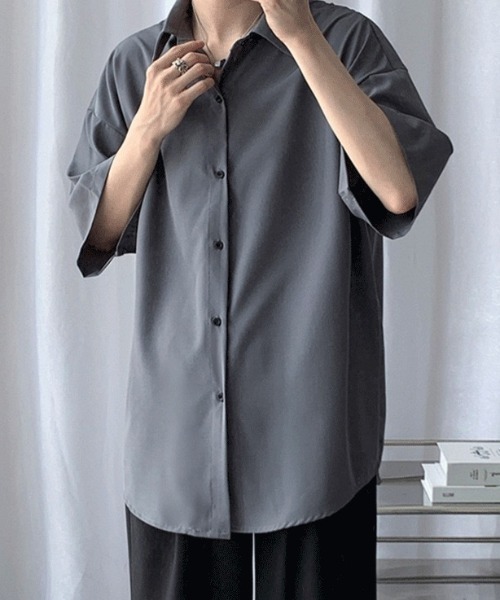 WYZ wear(ダブリューワイジィーウェア)の「オーバーサイズ半袖シャツ/ユニセックス(シャツ/ブラウス・メンズ・チャコールグレー/ブラック/ホワイト・L/M/XL)」の7枚目の写真