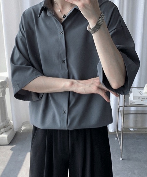 WYZ wear(ダブリューワイジィーウェア)の「オーバーサイズ半袖シャツ/ユニセックス(シャツ/ブラウス・メンズ・チャコールグレー/ブラック/ホワイト・L/M/XL)」の5枚目の写真