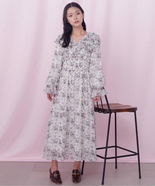 JILL by JILL STUART（ジルバイジルスチュアート）の「花柄ボリュームフリルワンピース（ワンピース・レディース・ホワイト系その他/ブルー系その他/イエロー系その他・FREE）」の2枚目の写真