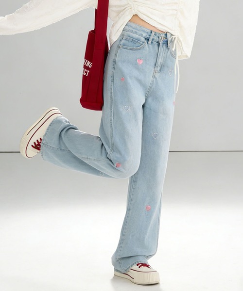 HOOK(フック)の「ハート刺繍 ワイドデニムパンツ(デニムパンツ・レディース・ライトブルー/ネイビー・M/S/L)」の2枚目の写真