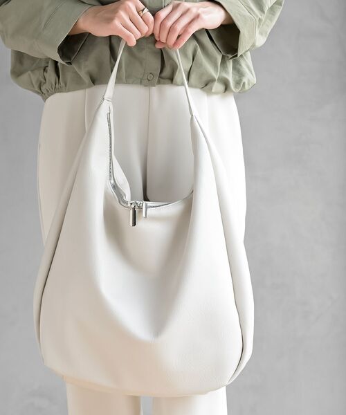 rps（アールピーエス）の「ホーボーショルダーＢＡＧ（ショルダーバッグ・レディース・アイボリー/ブラック/グレイッシュベージュ・フリー）」の7枚目の写真